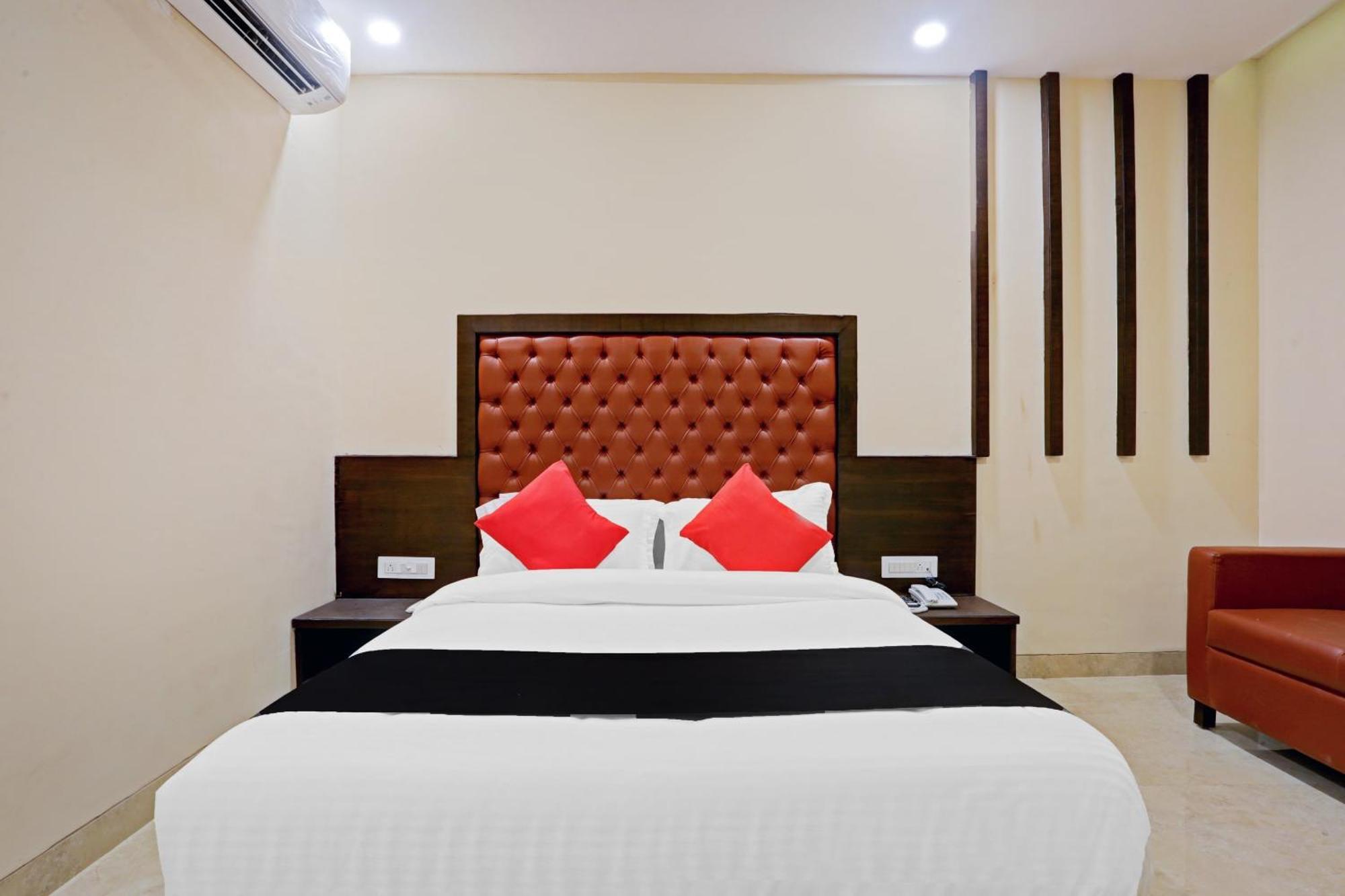 Capital O 80951 Hotel Vertigo Suite Мумбаи Экстерьер фото