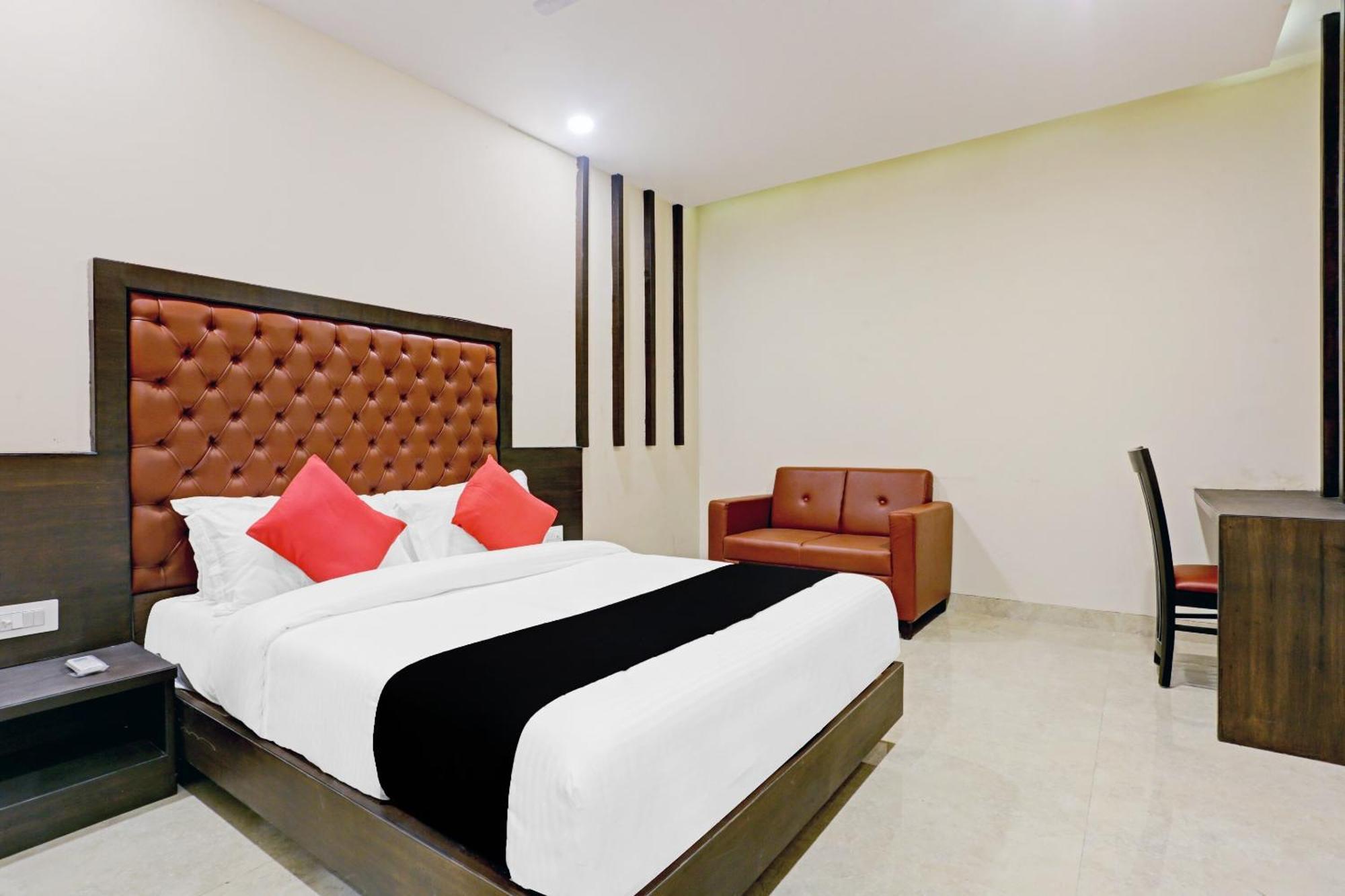 Capital O 80951 Hotel Vertigo Suite Мумбаи Экстерьер фото
