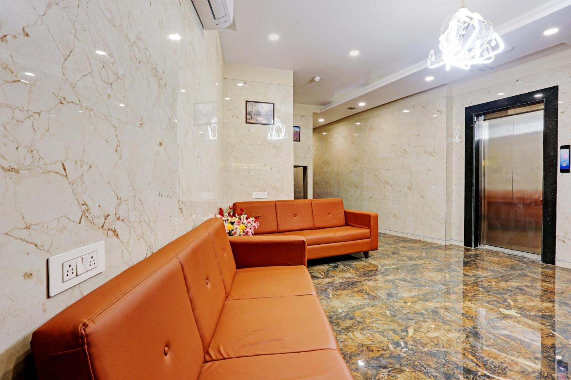 Capital O 80951 Hotel Vertigo Suite Мумбаи Экстерьер фото